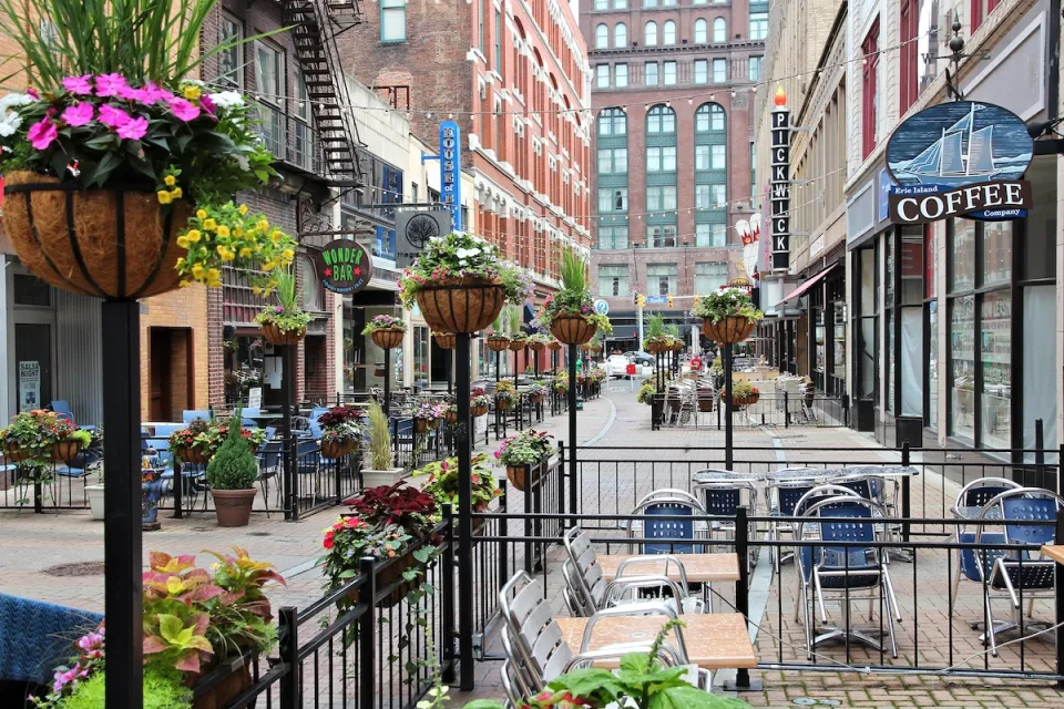Alley with outdoor dining patios in downtown Cleveland, Ohio.